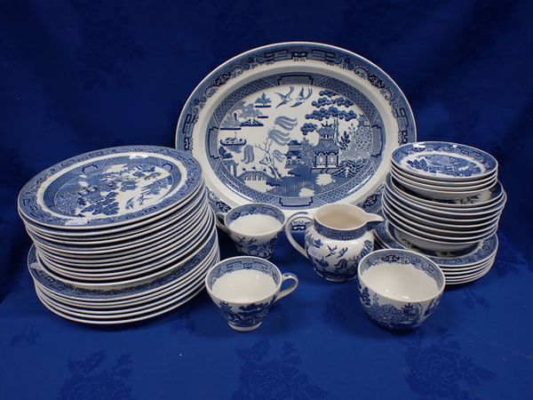 A COLLECTION OF WEGWOOD WILLOW PATTERN DINNER WARE