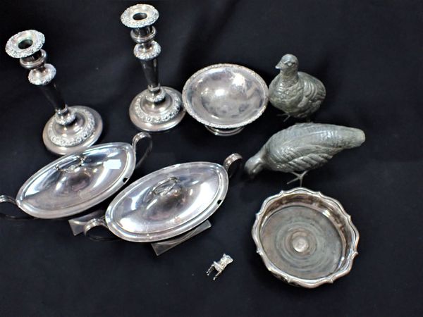 A PAIR OF 19TH CENTURY SILVER-PLATED SAUCE TUREENS