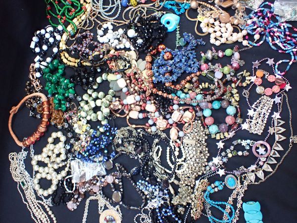 A COLLECTION OF BEAD NECKLACES