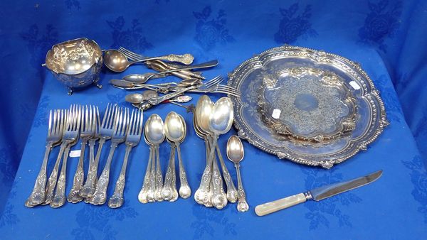 A SMALL COLLECTION OF SILVER PLATED ITEMS