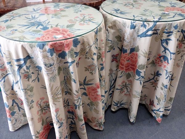A PAIR OF ROUND LAMP TABLES WITH CLOTH COVERS