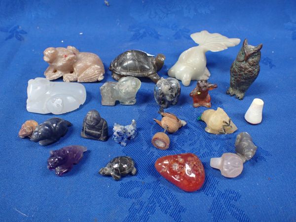 A COLLECTION OF SMALL STONE CARVED ANIMALS