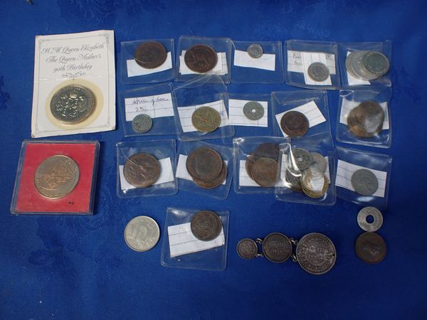 A QUANTITY OF MIXED WORLD COINS