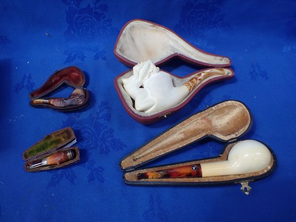 A QUANTITY OF MEERSCHAUM STYLE PIPES