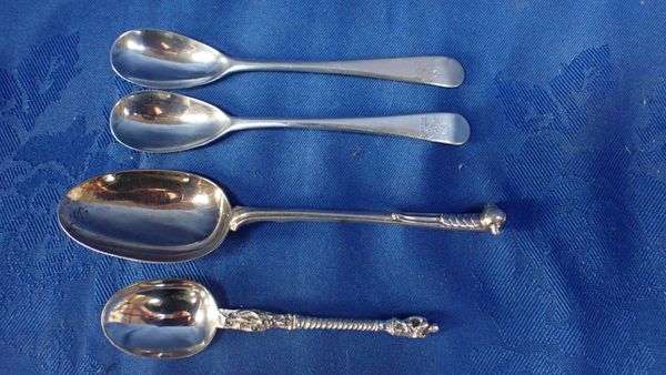 A PAIR OF IRISH SILVER MUSTARD SPOONS