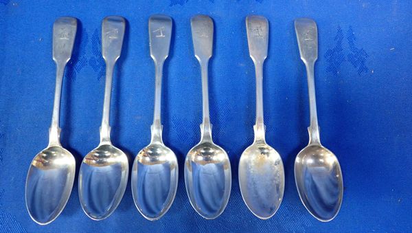 A SET OF SIX VICTORIAN SILVER FIDDLE TEA SPOONS