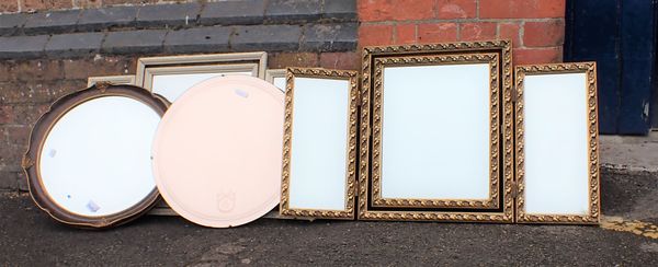 A GILT FRAMED TRIPLE DRESSING TABLE MIRROR