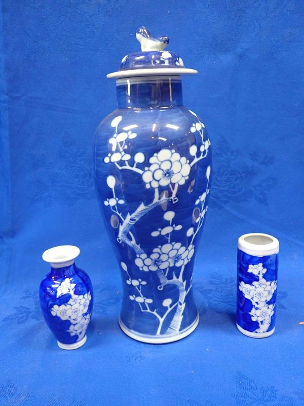 A BLUE AND AND WHITE CHINESE VASE AND COVER