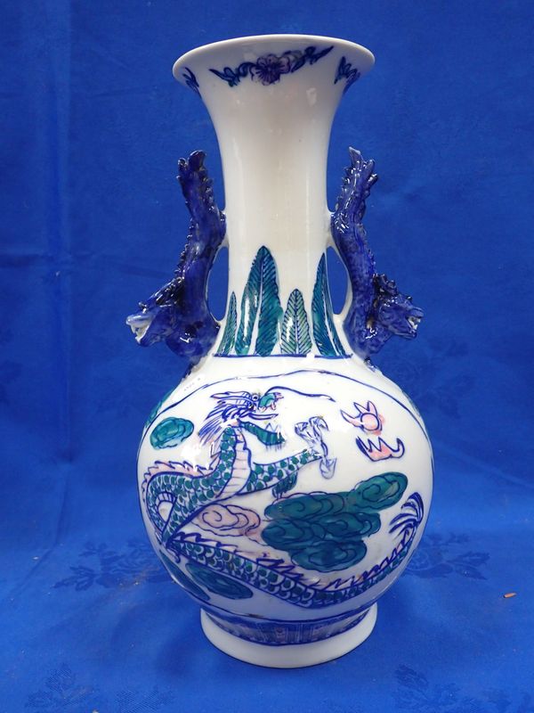 A MODERN STYLE CHINESE VASE