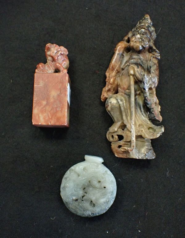 A HARDSTONE SEAL FIGURE OF A DEITY