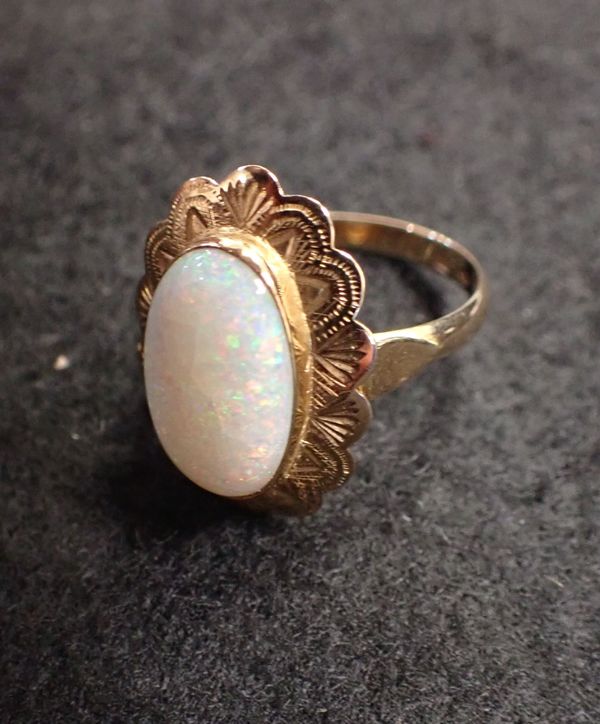 A YELLOW GOLD OPAL COCKTAIL RING