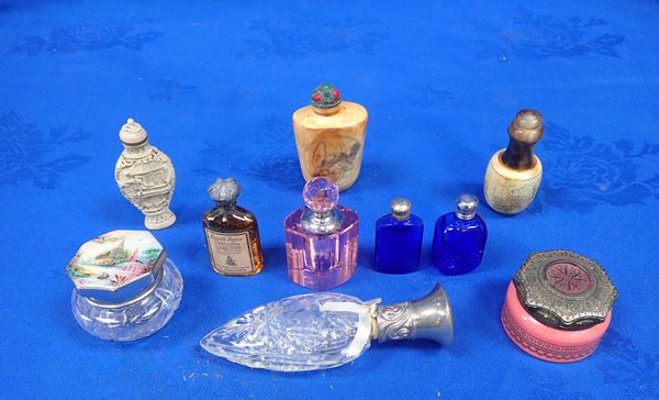 A COLLECTION OF SCENT BOTTLES, JARS