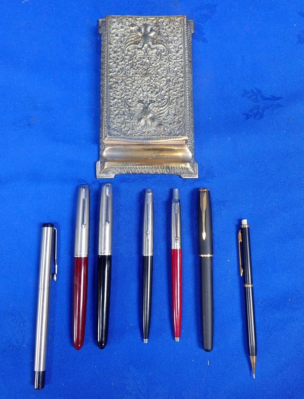 A COLLECTION OF PARKER AND OTHER PENS