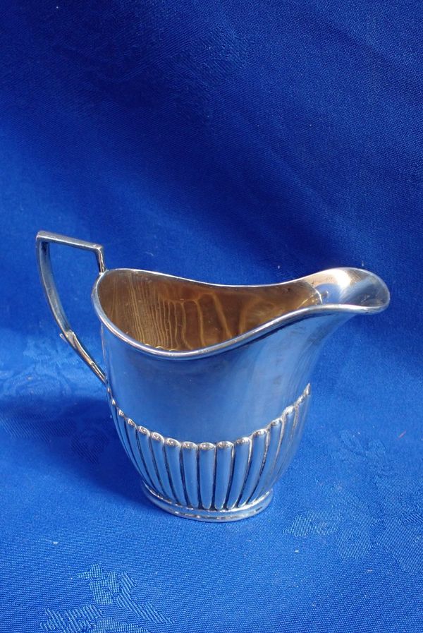 A GEORGE V SILVER MILK JUG