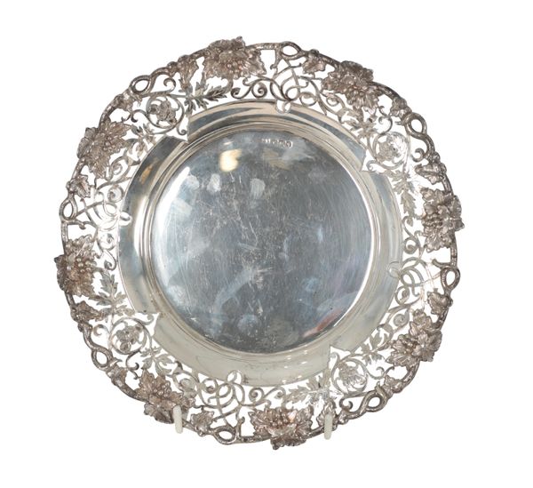 A GEORGE V SILVER CIRCULAR DISH BY VINERS