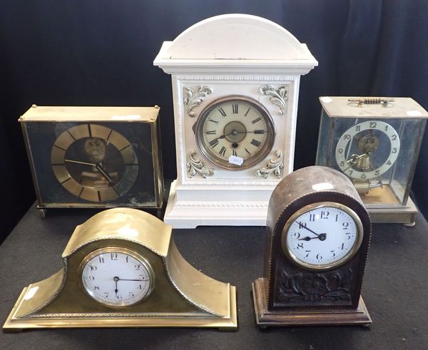 A COLLECTION OF MANTEL CLOCKS