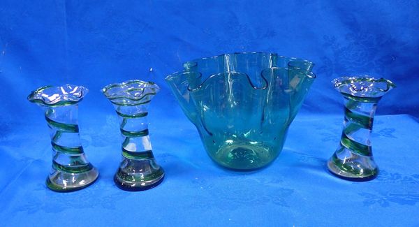 ARTS AND CRAFTS GLASS BOWL WITH WAVY RIM