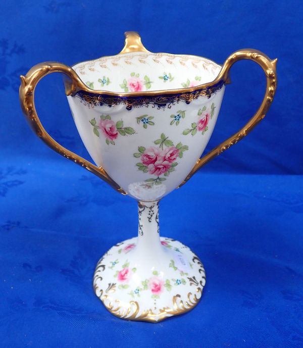 A WEDGWOOD THREE-HANDLED VASE OR LOVING CUP