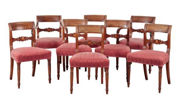 A SET OF EIGHT EARLY 19TH CENTURY MAHOGANY DINING CHAIRS IN THE MANNER OF GILLOWS