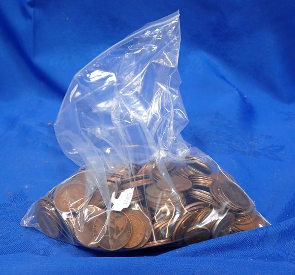 A BAG OF MIXED BRITISH COINAGE