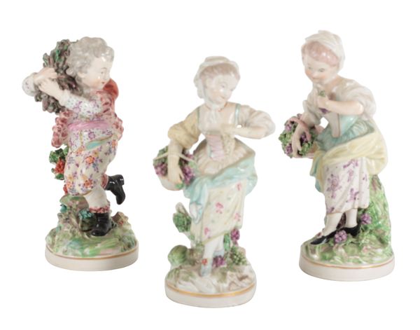 TWO 18TH CENTURY DUESBURY & CO DERBY PORCELAIN FIGURES FROM THE 'COFFEE SEASONS'