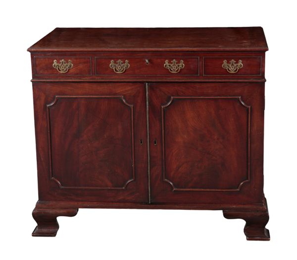 A GEORGE III MAHOGANY 'CUTLERY' CHEST