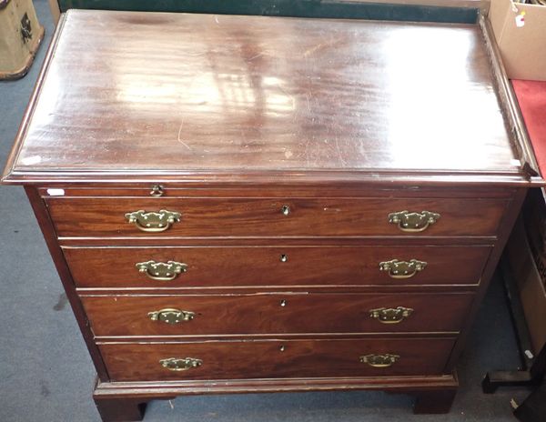 A GEORGE III MAHOGANY CHEST OF DRAWERS