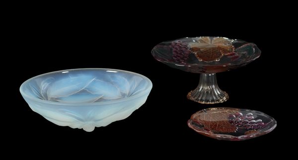 AN OPALESCENT GLASS BOWL BY G. VALLON, FRANCE