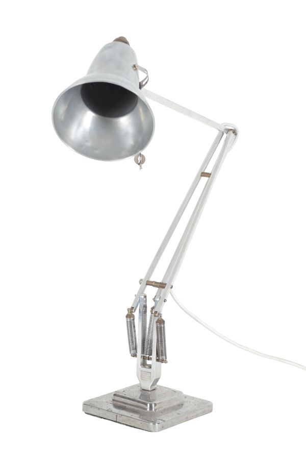 A CHROMED METAL ANGLEPOISE DESK LAMP