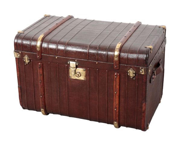 AN EDWARDIAN DARK WOOD AND BRASS-BOUND TRAVELLING TRUNK