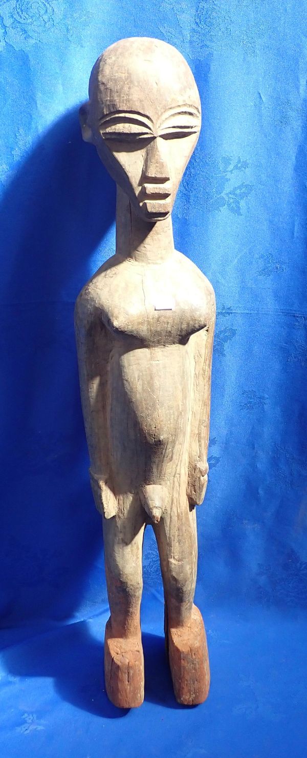 A WOODEN STANDING LOBI MALE FIGURE