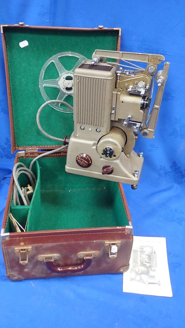 A VINTAGE 'SPECTO 500' CINE PROJECTOR