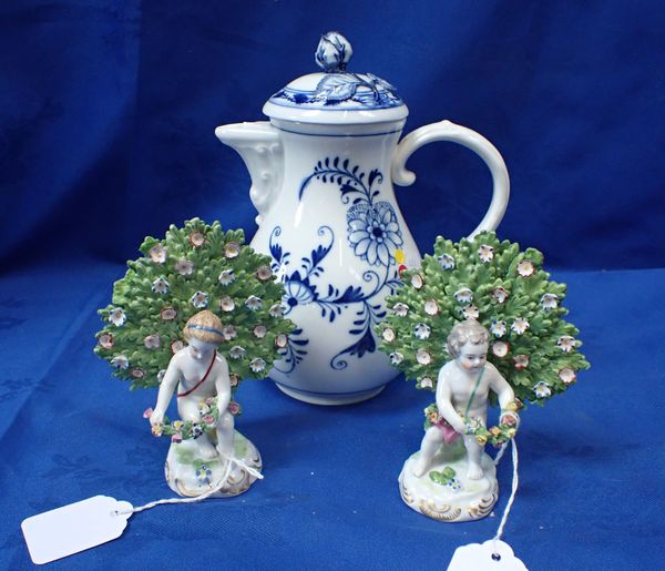 A PAIR OF CHELSEA STYLE BOCAGE FIGURES