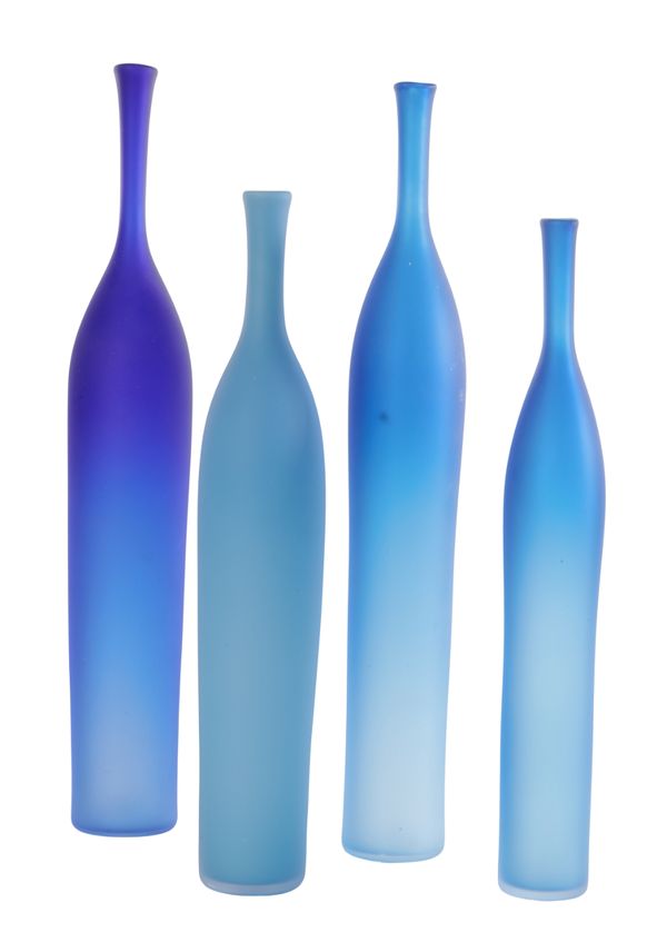 *ROBERT MARSHALL (CONTEMPORARY): FOUR BLUE STUDIO GLASS BOTTLE VASES