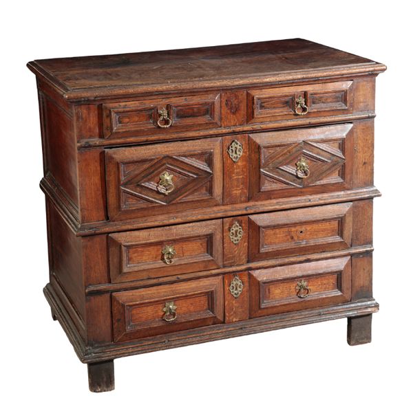 A WILLIAM AND MARY OAK CHEST OF DRAWERS