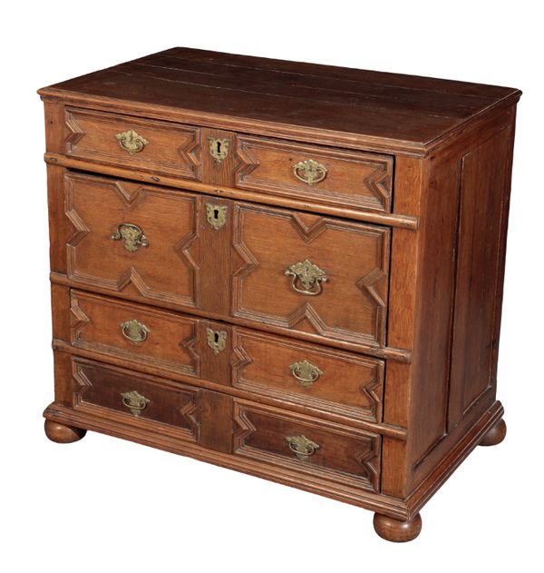 A WILLIAM AND MARY OAK CHEST OF DRAWERS