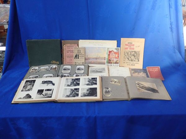 A COLLECTION OF 1920S/30S PHOTOGRAPH ALBUMS