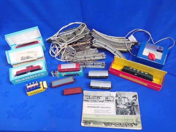 A COLLECTION OF 1960S MARKLIN HO GAUGE RAILWAY