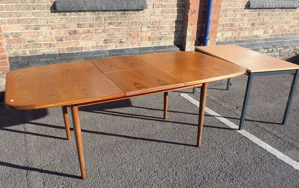 A G-PLAN MID CENTURY STYLE DINING TABLE