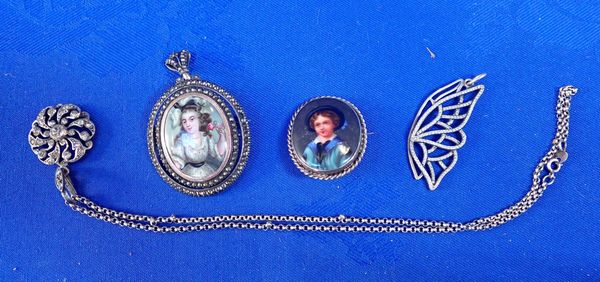 A VICTORIAN PORTRAIT LOCKET