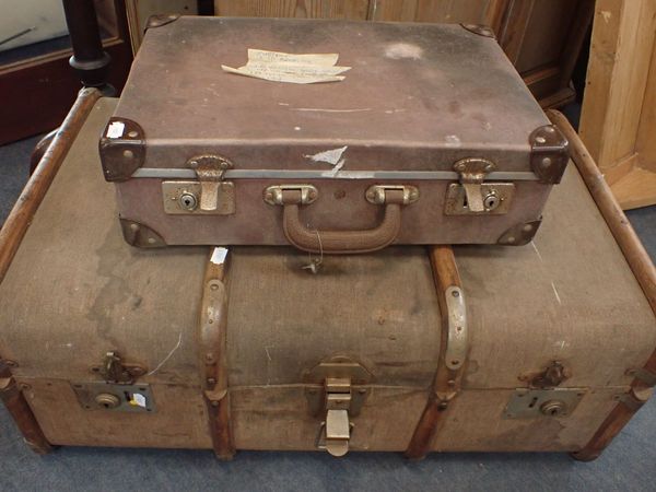 A VINTAGE  TRAVELLING TRUNK