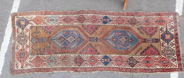 AN EARLY 20TH CENTURY SERAB RUNNER