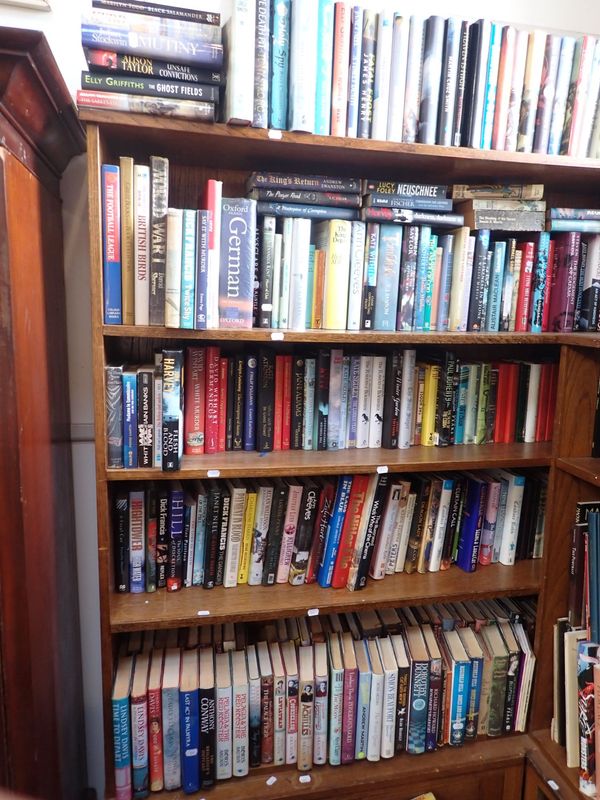 A QUANTITY OF BOOKS, MOSTLY MODERN CRIME FICTION