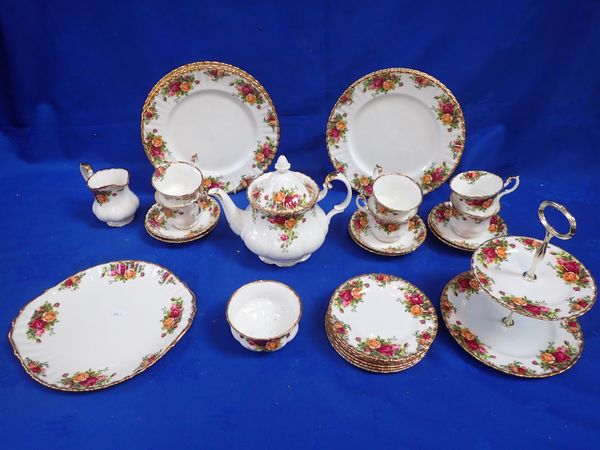 A ROYAL ALBERT 'OLD COUNTRY ROSES' TEA AND DINNER SERVICE