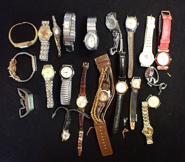 A QUANTITY OF VARIOUS LADY'S WRISTWATCHES