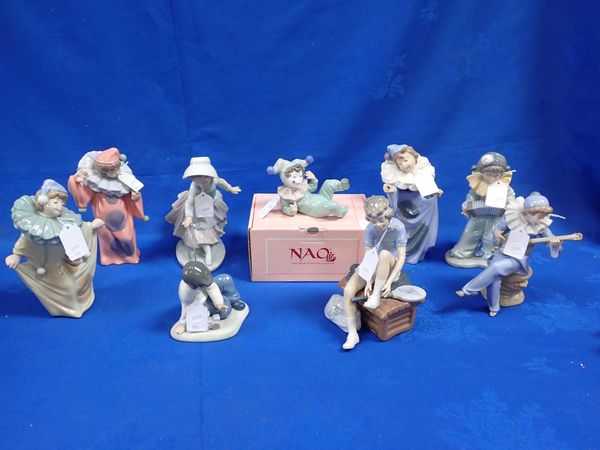 A COLLECTION OF NAO (LLADRO) FIGURINES