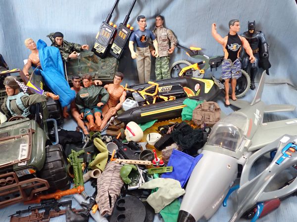 A COLLECTION OF ACTION MAN FIGURES AND ACCESSORIES