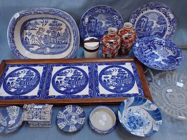 A TRAY INCORPORATING THREE WILLOW-PATTERN TILES