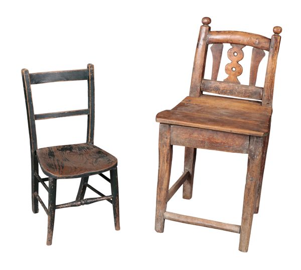 A PROVINCIAL OAK SIDE CHAIR