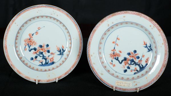 PAIR OF CHINESE KANGXI PORCELAIN PLATES